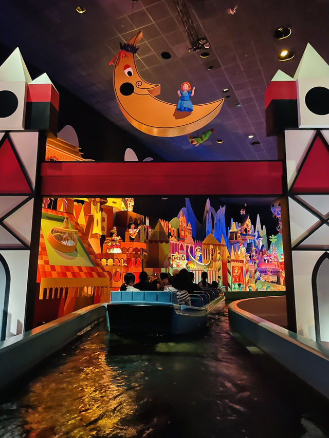 【香港:香港ディズニーランド】ボートに乗って楽しむ世界的に人気のアトラクション！