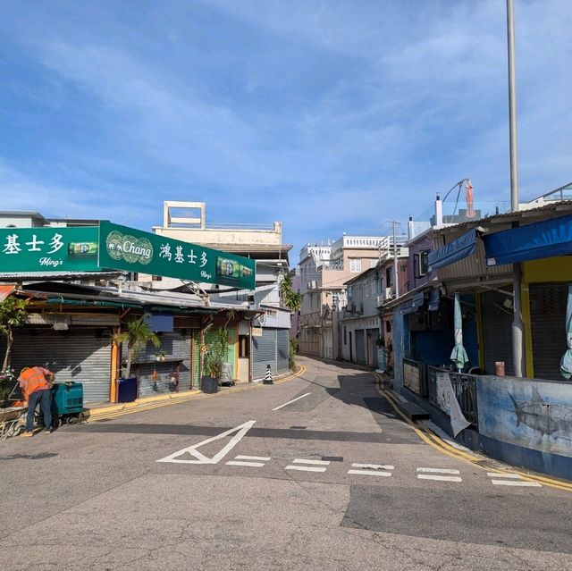 Shek O Beach: Hong Kong’s Hidden Paradise! 🌊🏖️