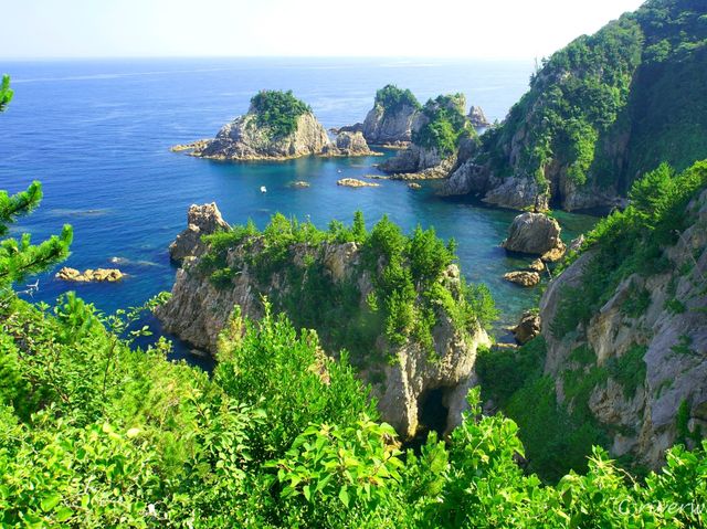【鳥取県】海外のような美しいマリンブルー！「浦富海岸」