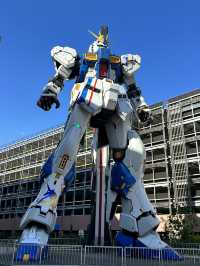 実物大のガンダム！毎時間動く演出！	ショップではここだけ限定商品も・・