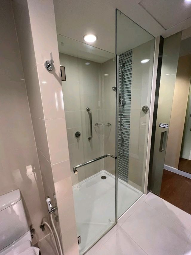 熱鬧的查汶海灘之上OZO HOTEL