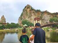 เดินชมธรรมชาติ และเขาหินปูนที่ อุทยานหินเขางู