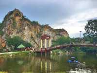 เดินชมธรรมชาติ และเขาหินปูนที่ อุทยานหินเขางู