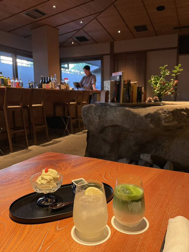 마음을 가라앉히는 차분한 도쿄 힐링 카페🍵