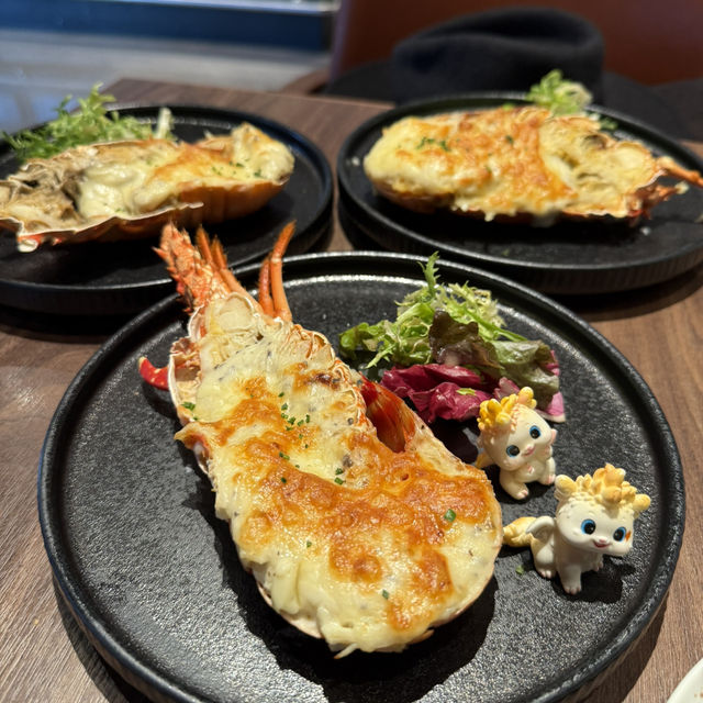 高雄洲際酒店（大地）自助餐.周六.周日午餐和晚餐是很好吃的義大利自助餐.非吃不可