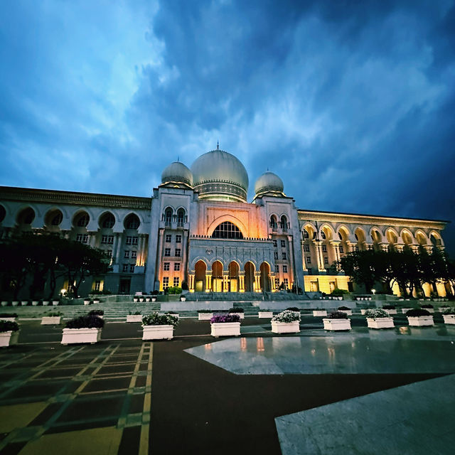 Putrajaya: A Wonderland of Modern Marvels