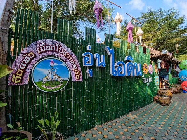 พามาสักการะ พระพุทธสิริสุวรรณภูมิ ในดินแดนทวาราวดี