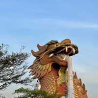 เที่ยวสุพรรณบุรี ชมมังกรยักษ์ 