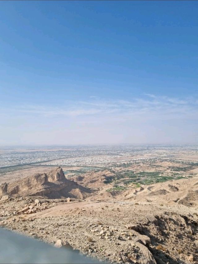 great City for business & travel مدينة جميلة تربط بيت ٣ دول