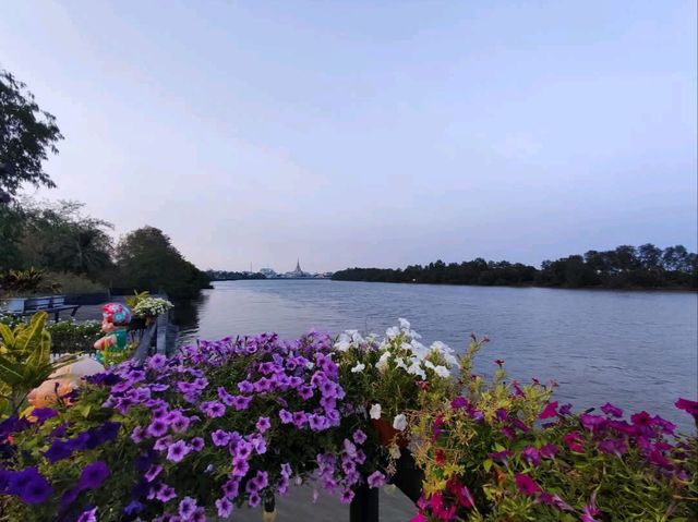 ทานอาหาร ริมน้ำบางปะกง ฟังดนตรีสด ชมวิวพระอุโบสถ