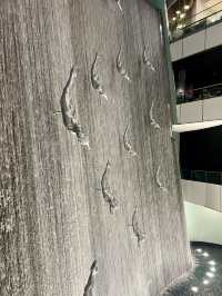 Dubai’s Iconic Mall and Fountains: Where Shopping Meets Spectacle! 