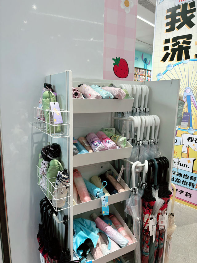 Shopping at Miniso