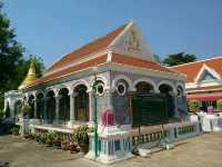 วัดศรีสุริยวงศ์..สถาปัตยกรรมตะวันตกผสมไทย