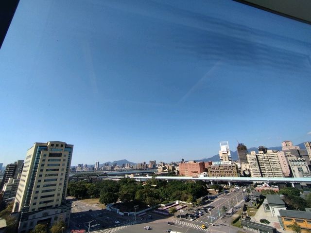 住好住滿24小時，擁有百萬夜景的台北科技潮飯店
