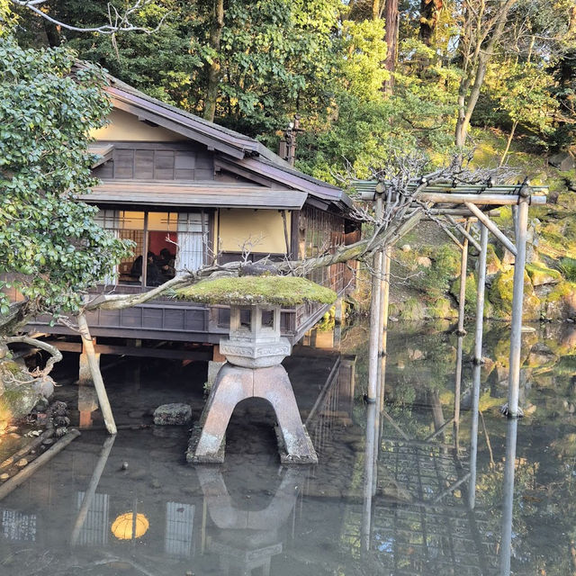 兼六園 (Kenrokuen, Kanazawa) – 日本三名園の一つ、美しき庭園