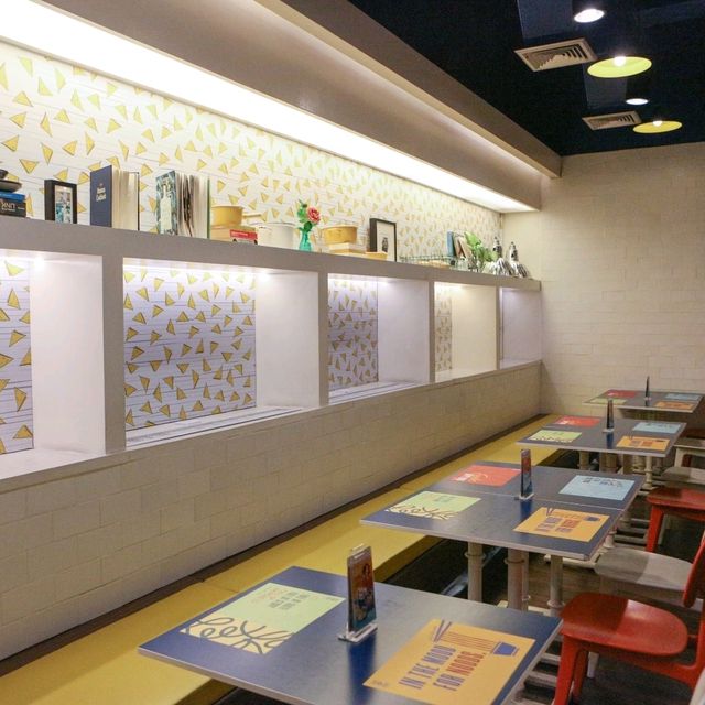 ร้านอาหารสีฟ้า เมเจอร์รัชโยธิน
