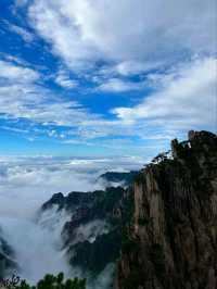 Huangshan: Embracing Nature at the Majestic Mountain