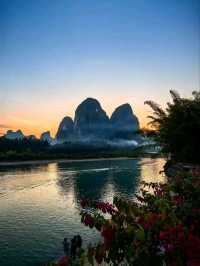 Drifting Through Heaven: The Tranquil Beauty of Guilin
