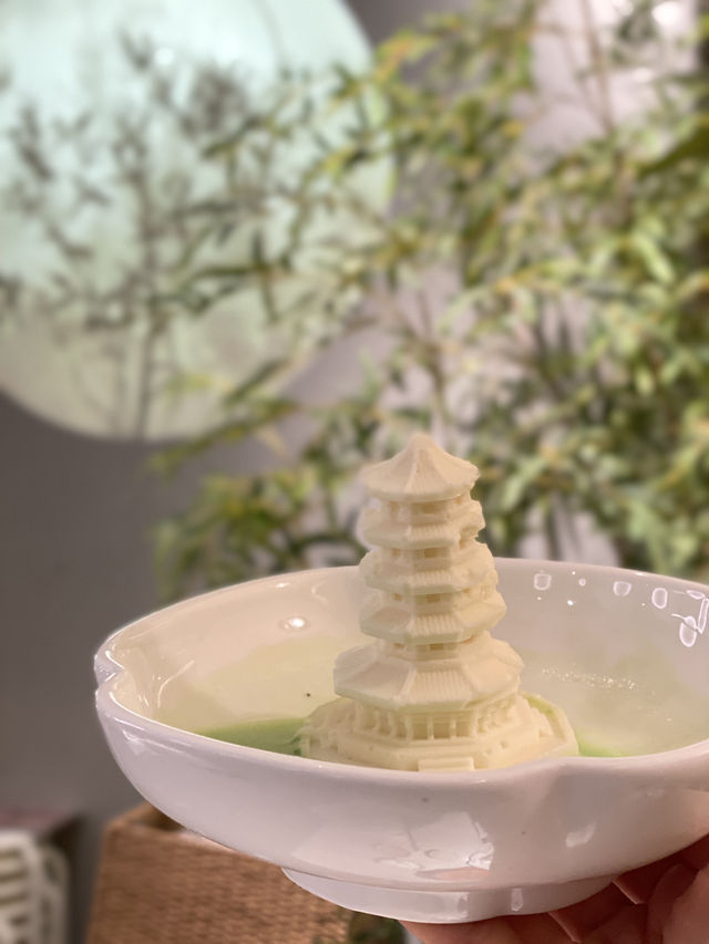 。竹林下嚐新江南菜。