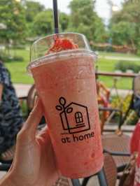 At Home ร้านคาเฟ่น่ารัก บรรยากาศอบอุ่น