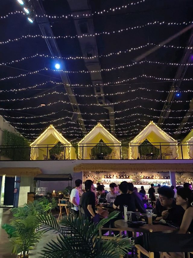 Live Music, Lights, and Lots of Cheese
