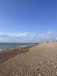 海辺の小さな町で、心がふっと軽くなる瞬間を味わったことがありますか？🇬🇧✈️🌏
