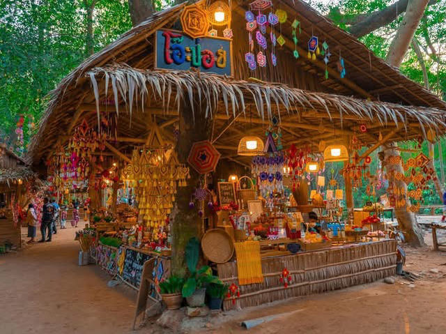ตลาดโอ๊ะป่อย Oh Poi Market