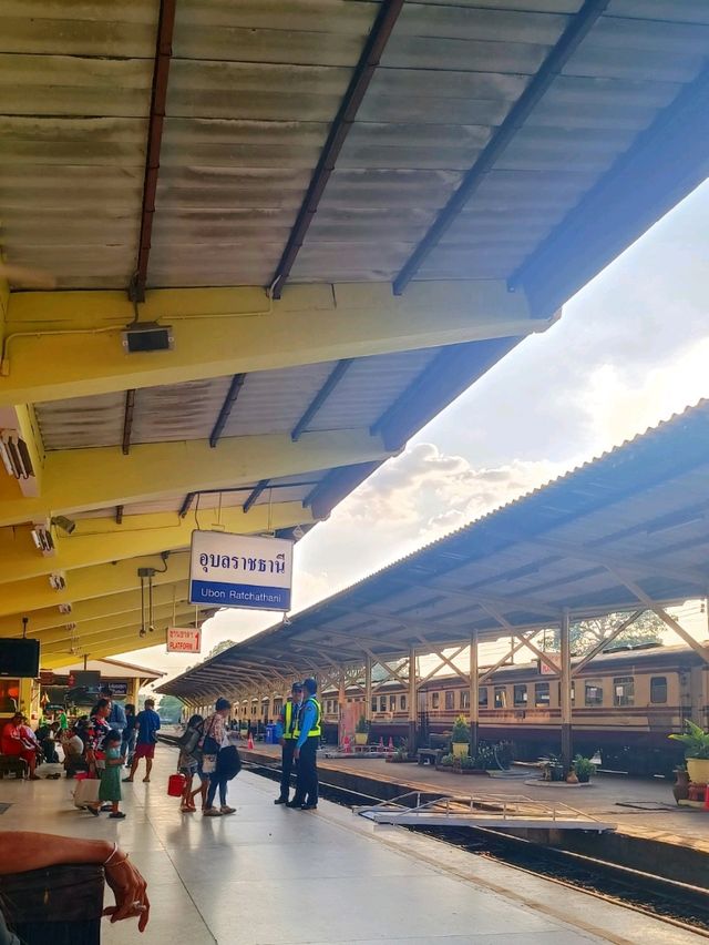 ไปเดินชม สถานีอุบลราชธานี