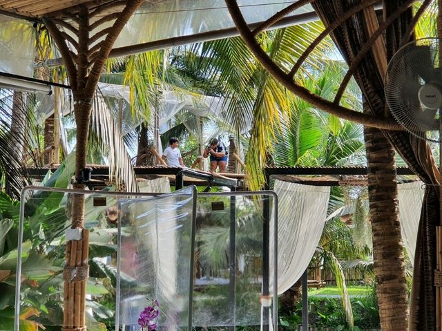 คาเฟ่ในสวนมะพร้าว บ้านสวนพาฝัน