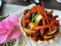 กินซีฟู้ดหลบลมร้อนในห้องแอร์