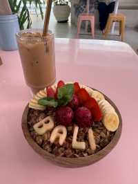 バリ島のフォトジェニックカフェでアサイーボウル体験
