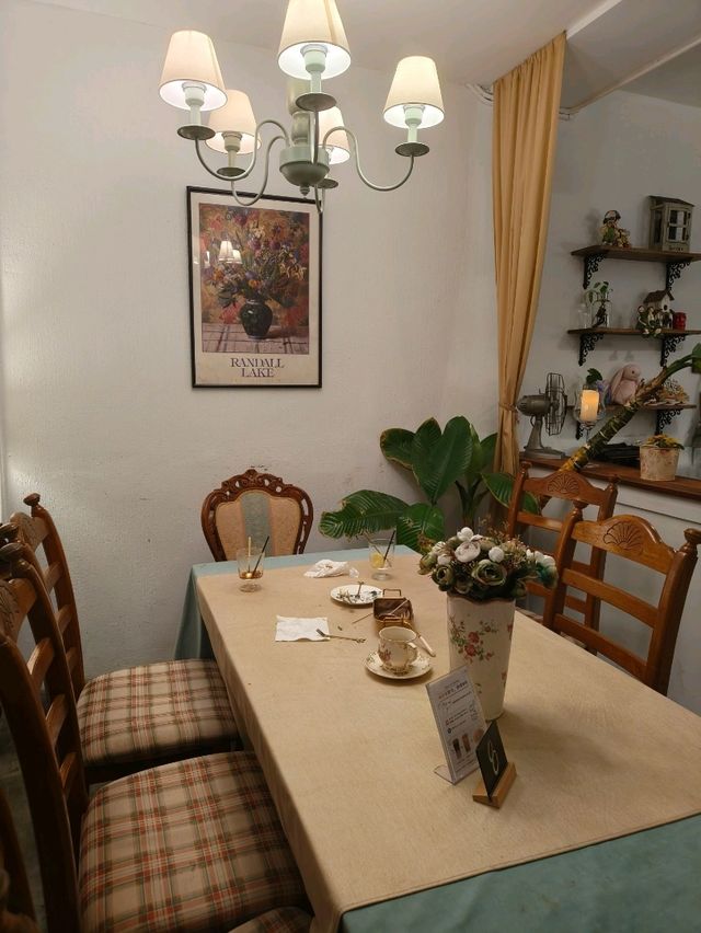 Cutest Café Corner for a Slow Afternoon