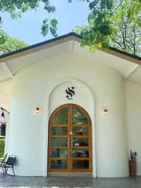 ร้าน So Slay (โซสเลย์) เป็นคาเฟ่สไตล์มินิมอล