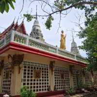 สักการะหลวงพ่อพุทธวิหารและหลวงปู่เผือก