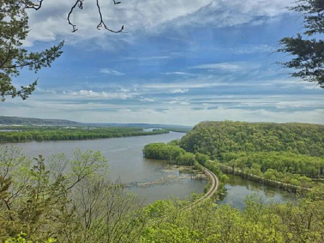 Sacred Paths: Hiking Through Effigy Mounds