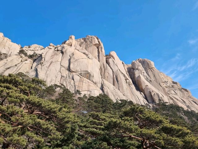 설악산 울산바위, 도전과 감동이 공존하는 명소