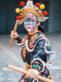 尖東星光大道一連9日，熱鬧狂歡🎉「龍舟嘉年華」  今年端午節相當好氣氛，尖東星光大道相當熱鬧，香港旅遊發展局喺尖東打造1連9日「龍舟嘉年華」，橫跨兩個週末，喺尖東以「龍舟美食街」打響頭炮，各式美食、