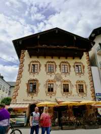 Storybook Facades and Lakeside Elegance – A Summer Stroll in St. Wolfga