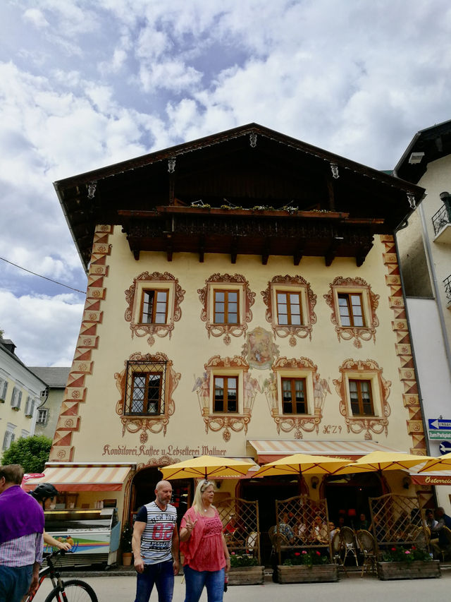 Storybook Facades and Lakeside Elegance – A Summer Stroll in St. Wolfga