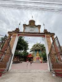 วัดธาตุ วัดกลางเมืองวังเวียงกับศิลปะแบบลาว
