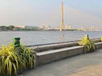 Santichaiprakarn Park: Riverside Peace by the Old Fort