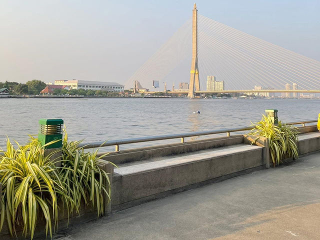 Santichaiprakarn Park: Riverside Peace by the Old Fort