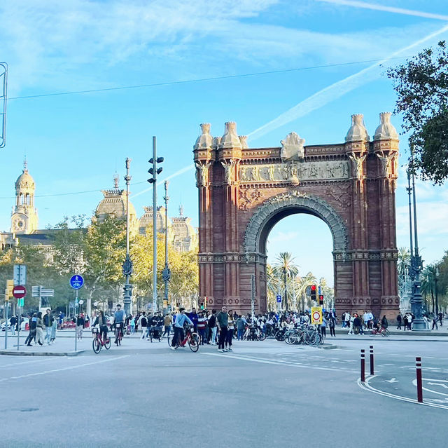 Barcelona’s Brick Beauty: Arc de Triomf 🇪🇸
