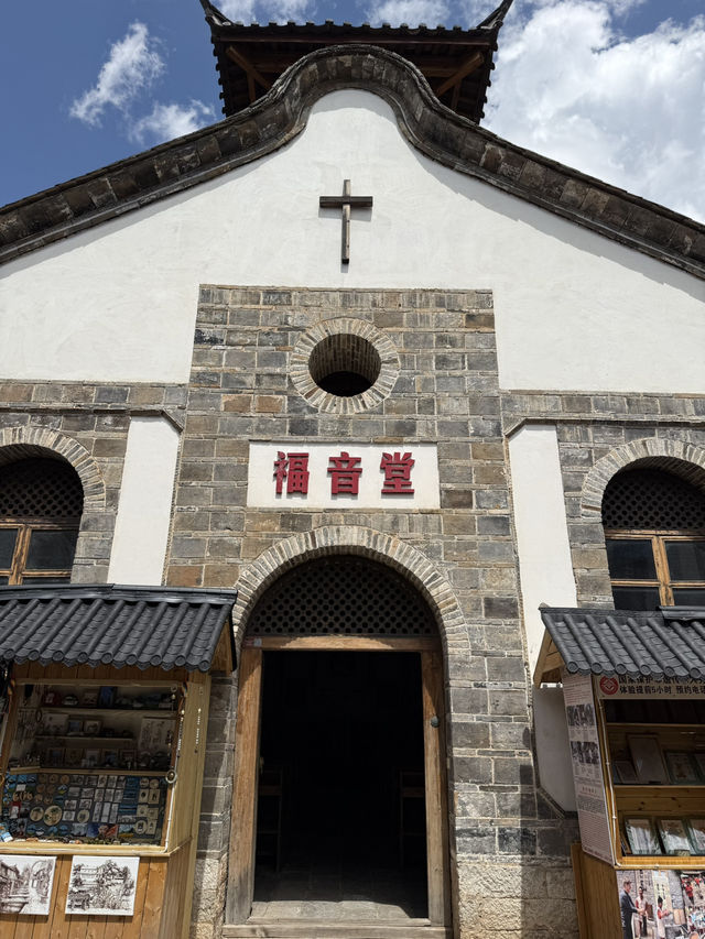 【中国・麗江 福音堂】ナシ族の町に佇む静かな教会