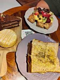 It’s more than just a café—it’s a little pocket of comfort in the heart of the city