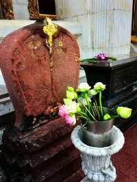 วัดบวรนิเวศวิหาร – ศูนย์รวมจิตใจกลางกรุง 