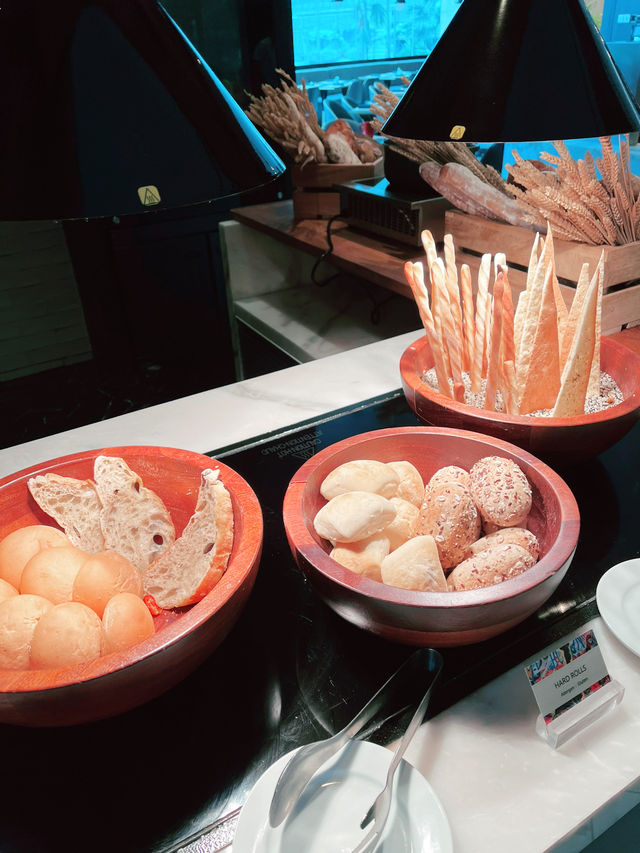 Evolution: Sumptuous Buffet Experience with Irresistible Delights 