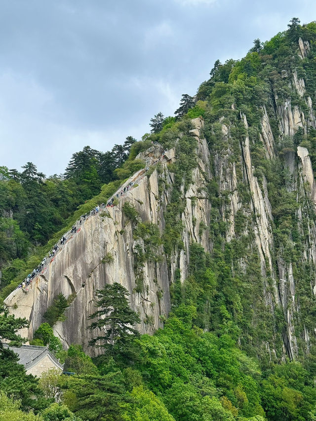 Mount Huashan – Challenge the World Most Dangerous Hiking Trail
