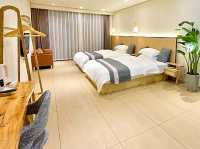 Experience Authentic Fenghuang at Yunju Select Homestay