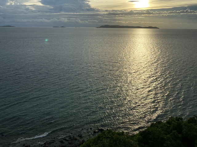 จุดชมวิวผาหน้ายักษ์ เกาะล้านน⛰️🌤️✨